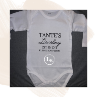 Rompertje: “Tante’s lieveling”